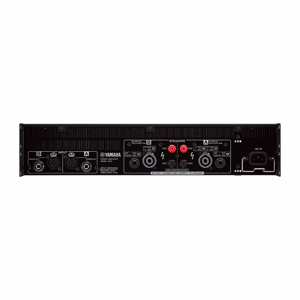 Panel posterior del amplificador Yamaha PX10 con conexiones XLR, SpeakON y borneras