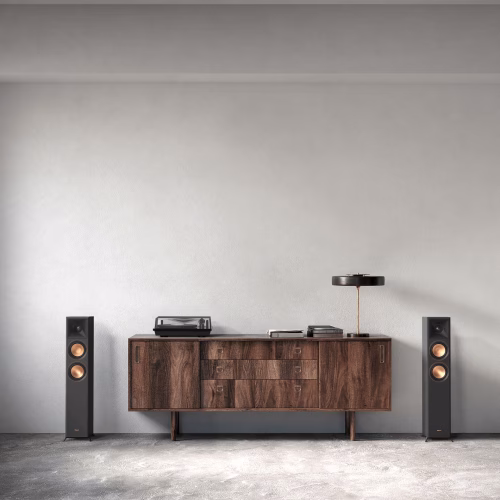 Klipsch RP‑5000F II como parte de un sistema de cine en casa