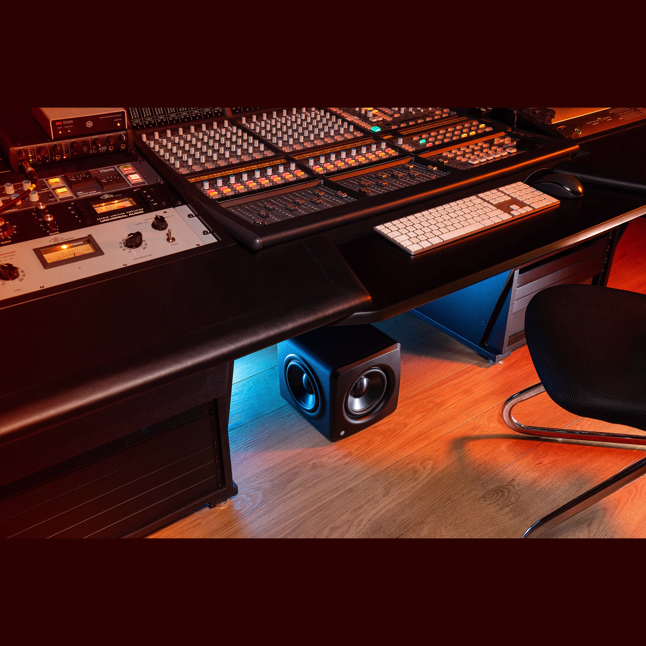 Subwoofer de Estudio IK Multimedia iLoud Sub - Imagen 7