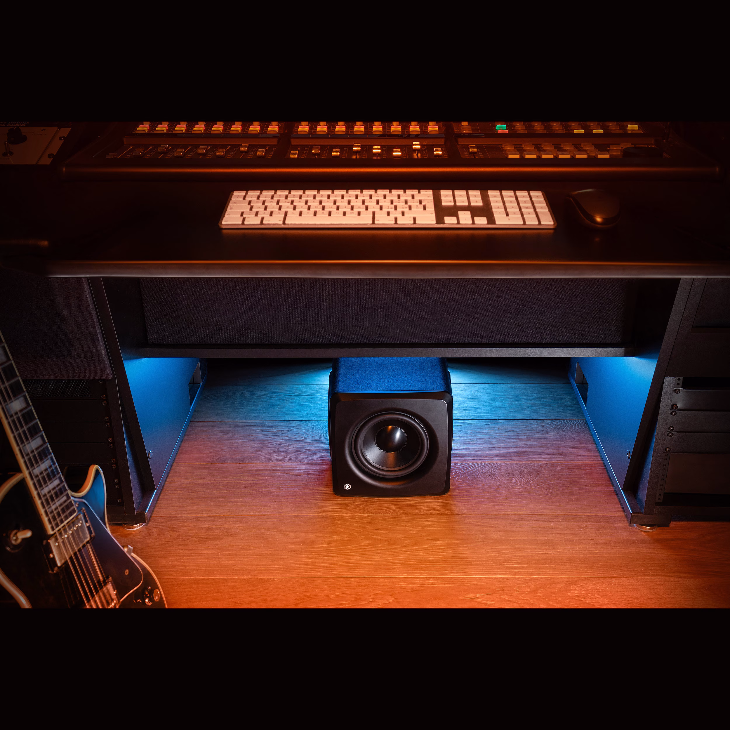 Subwoofer de Estudio IK Multimedia iLoud Sub - Imagen 5